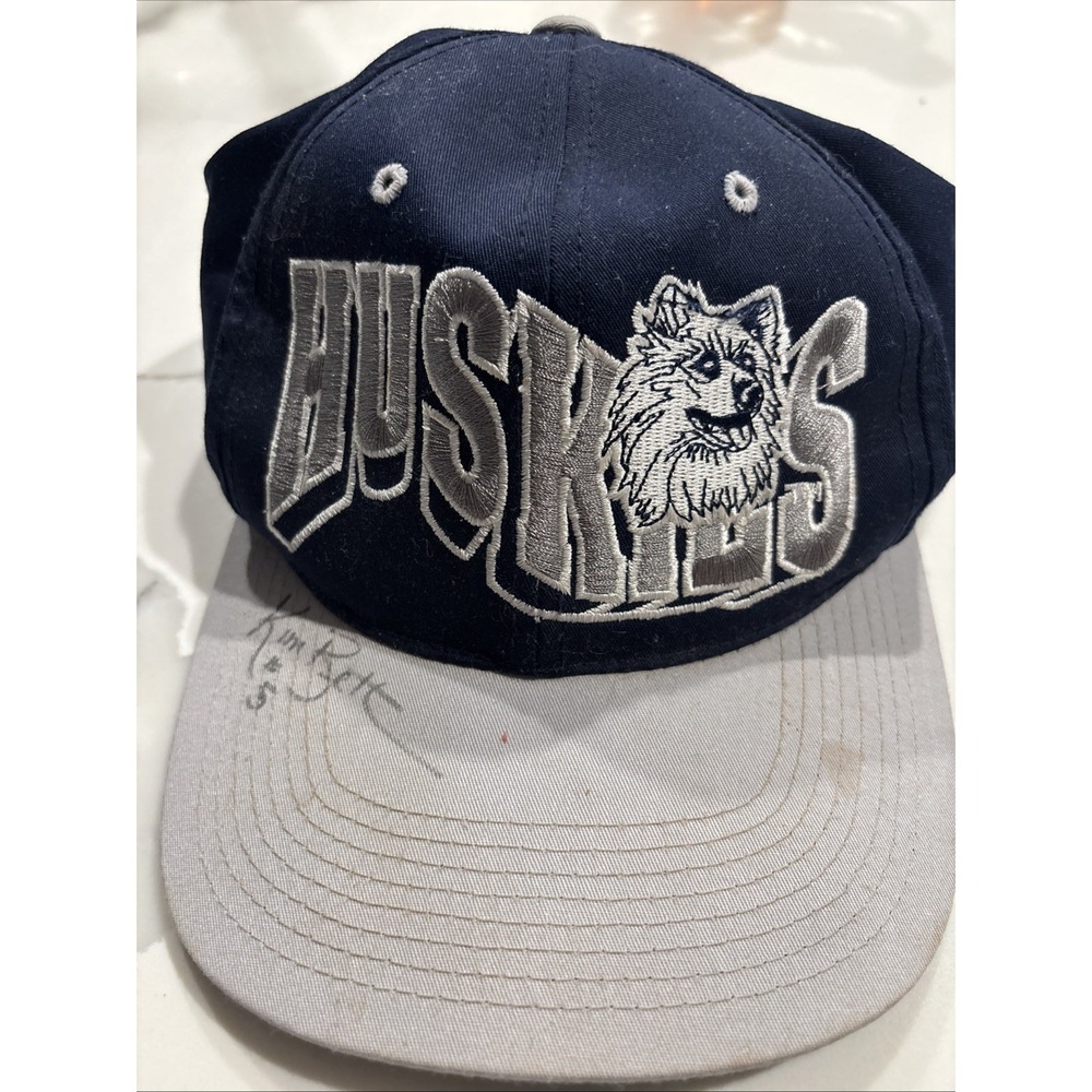 Vintage G cap Wave UConn Huskies